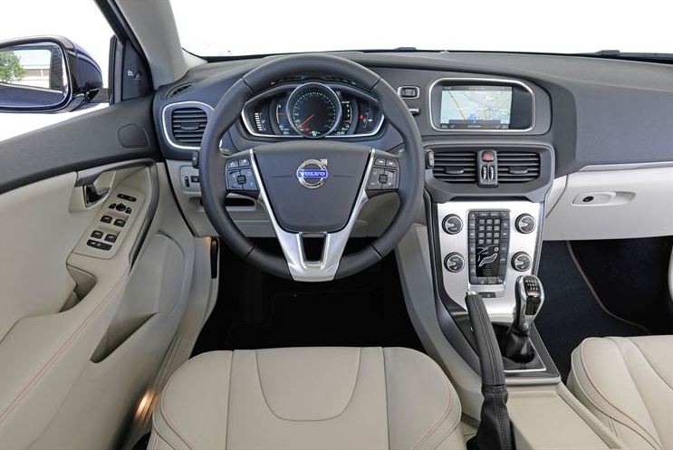 V40 cross country interior